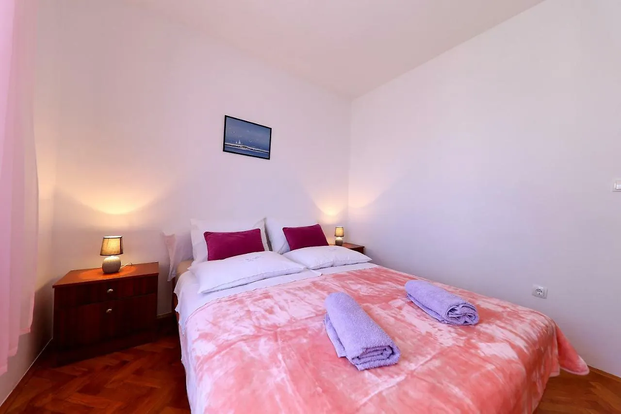 Apartments Anka Rtina 0*,